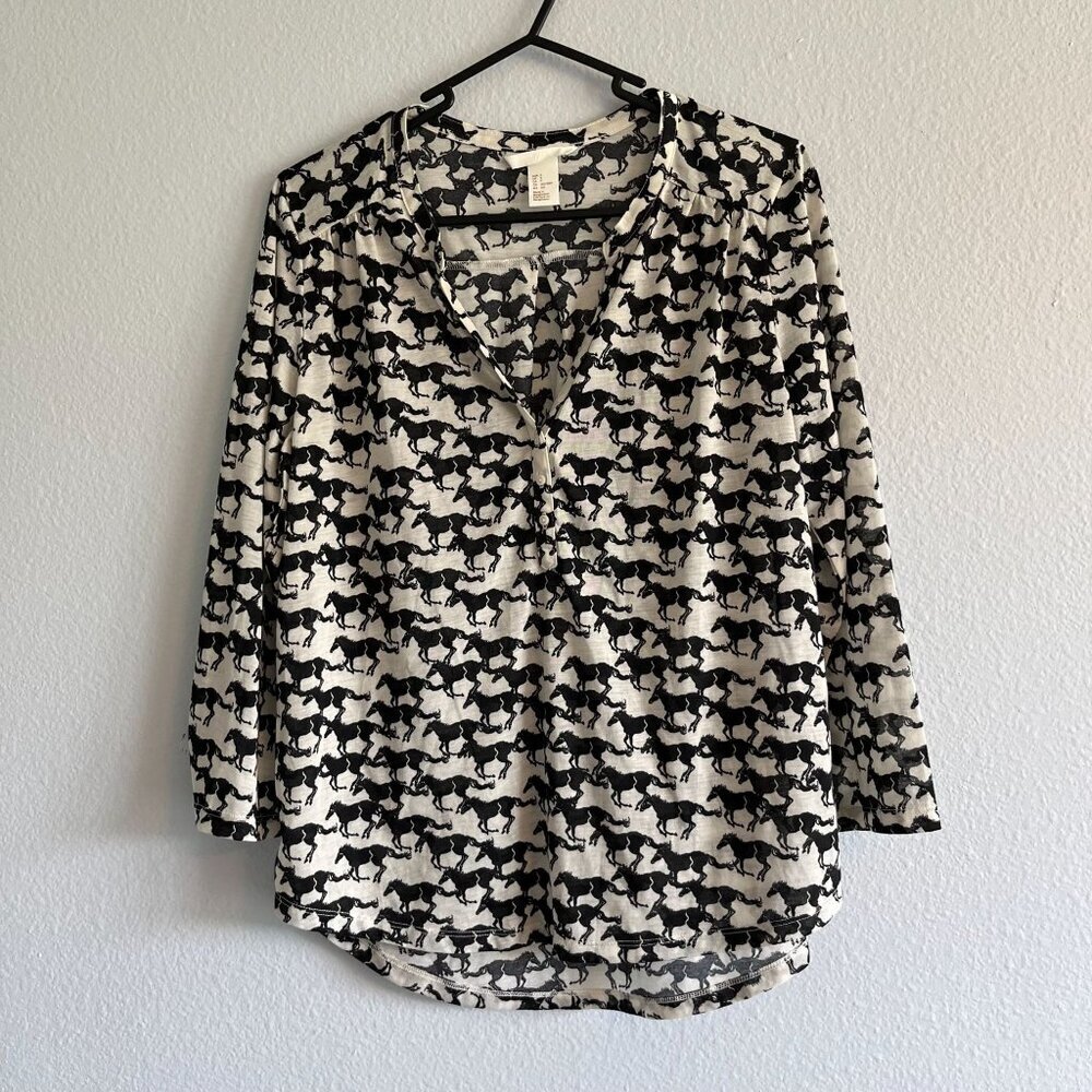 H&M‎ 3/4 Tab Sleeve Lightweight Half Button Up Horse Graphic Blouse Black Small
